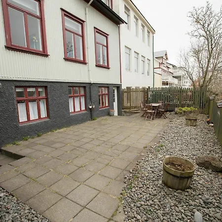 Central Guesthouse Reykjavik בית הארחה