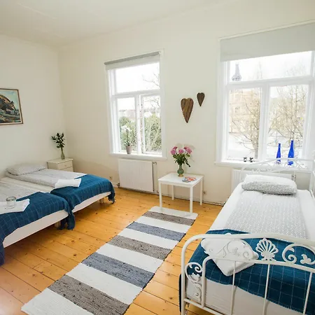 Guest house Central Guesthouse Reykjavik 2*