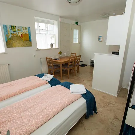 Guest house Central Guesthouse Reykjavik 2*